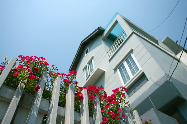 Nhà mới trong vườn cũ