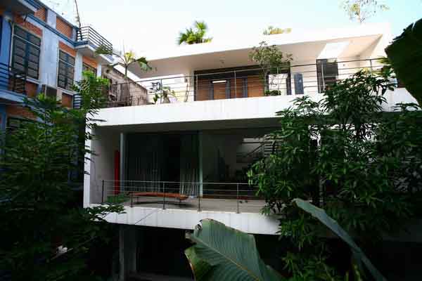 Một cách thiết kế cho ngôi nhà thoáng đãng dù ở trong hẻm nhỏ