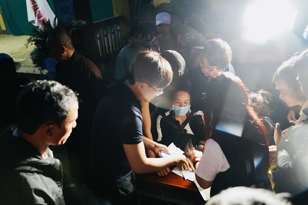 Nhật Kim Anh ủng hộ 300 triệu, kêu gọi gần 900 triệu cho miền Trung