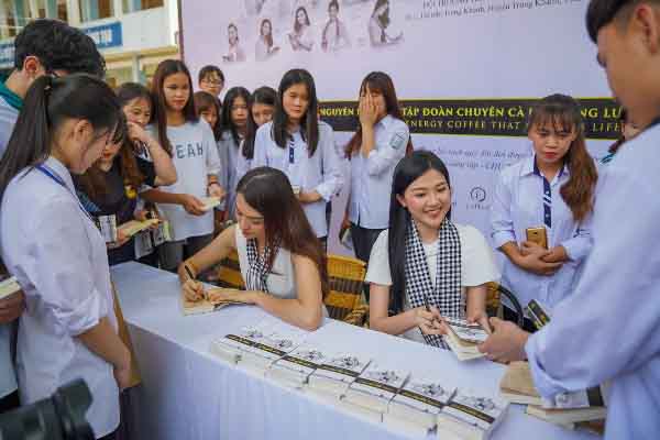 Sách là tri thức quý để học sinh chọn nghề lập nghiệp