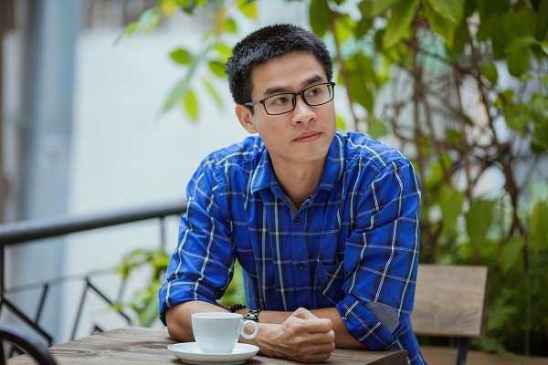 Nguyễn Phong Việt ra mắt tập thơ thứ 6 ‘Sao phải đau đến vậy’