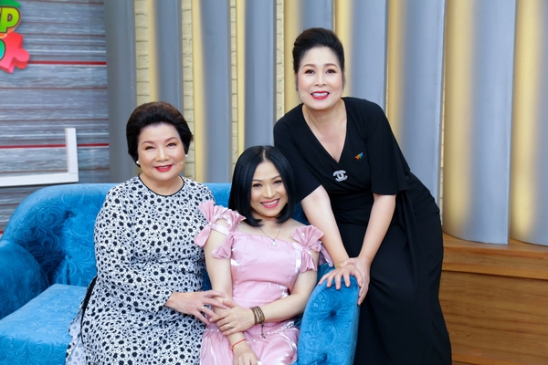 Phương Dung khiến Hồng Vân bật khóc khi tiết lộ lý do không dám yêu ai