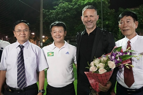 Ryan Giggs tìm hiểu bóng đá Nghệ An, Hà Tĩnh