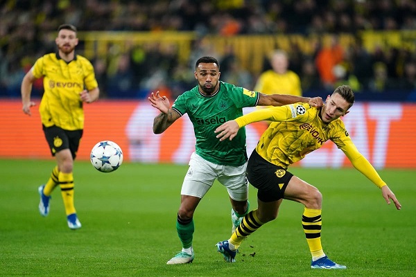 Hỗn loạn tại bảng tử thần Champions League, Newcastle tụt xuống cuối bảng