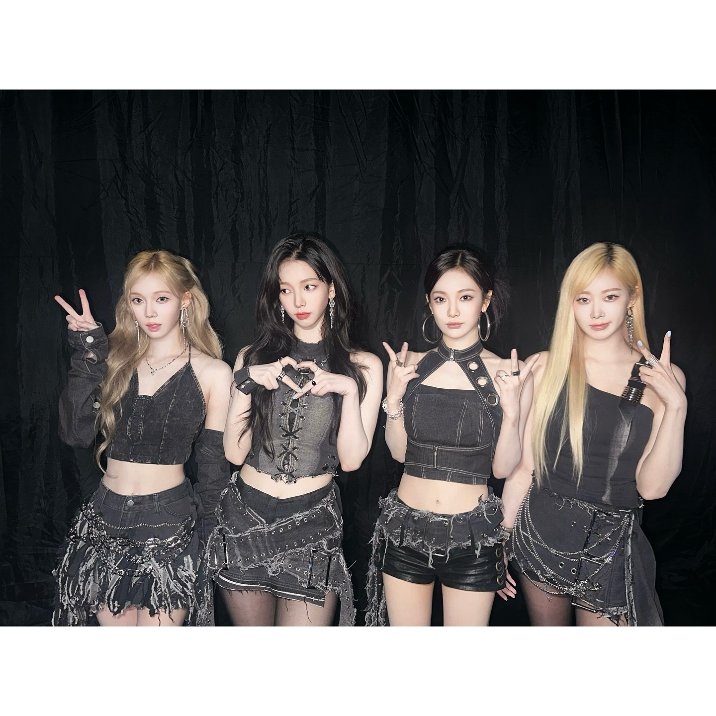 Nhóm aespa comeback “Whiplash” cùng với diện mạo ae-aespa hoàn toàn mới