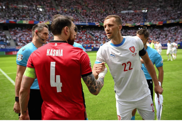 Euro 2024: Tân binh Georgia cầm hòa CH Czech trong trận cầu rực lửa