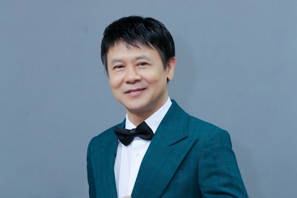 Danh ca Thái Châu bị ‘tác động vật lý’ ngay lần đầu bước lên sân khấu