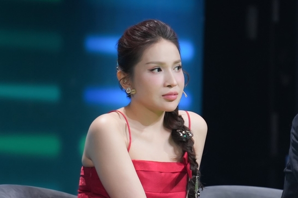 Khả Như đạt ‘tầm cao mới’ khi loại ca sĩ nhóm nhạc đa quốc gia