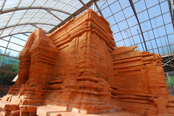 Tháp Chăm cổ Phú Diên