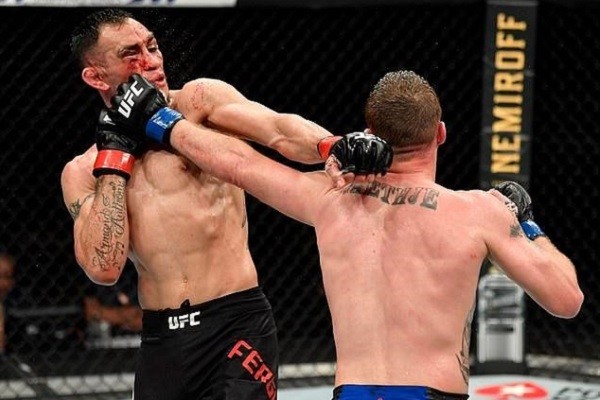 Tony Ferguson bị tổn thương hốc mắt khi hứng hơn 100 cú đấm của Justin Gaethje