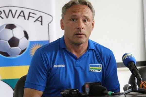 10 cầu thủ rời đội tuyển chống đảo chính, HLV Myanmar mong người dân chúc phúc khi chạm trán Nhật