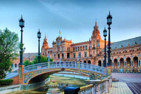 Lối sống kỳ lạ của người Tây Ban Nha: Ngủ trưa đến chiều, ăn tối siêu muộn