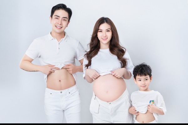 Thu Thủy khoe bụng bầu vượt mặt, hạnh phúc vì có chồng yêu thương