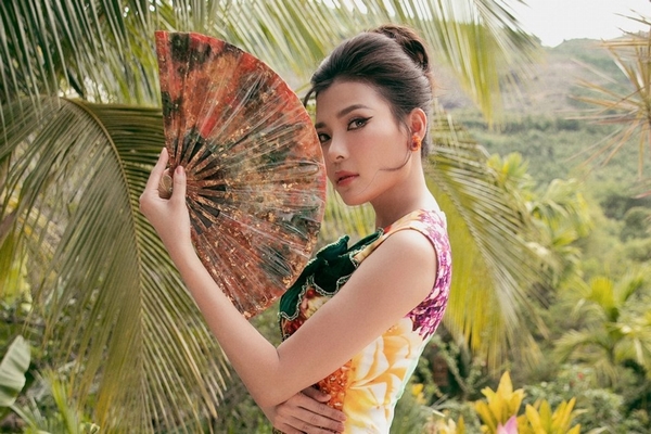 Thúy Diễm sắc sảo trong thiết kế của ‘đàn anh’ Đinh Văn Thơ