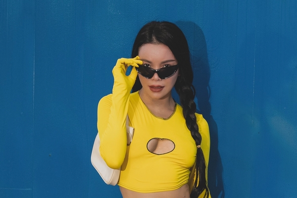 ‘Mẹ một con’ Trà Ngọc Hằng diện mốt năng động cá tính