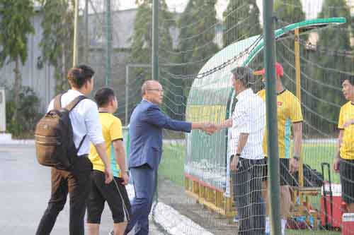 HLV Park Hang Seo và HLV Hoàng Anh Tuấn “tâm đầu ý hợp”