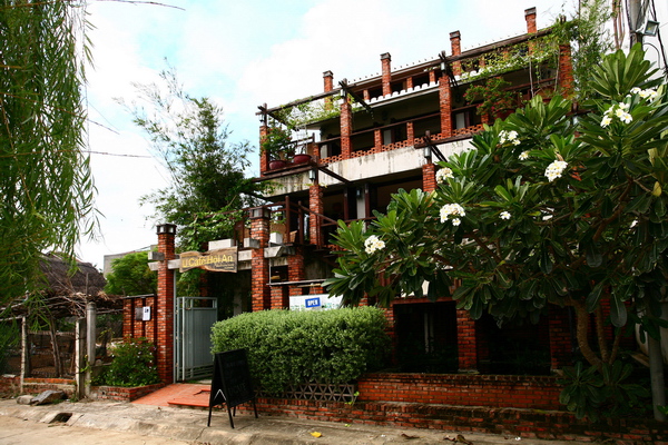 Tìm về một không gian mộc mạc bên sông Hoài