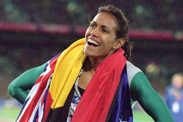 Biểu tượng Olympic nước Úc – Cathy Freeman bất ngờ ghé thăm Matildas trước thềm World Cup 2023