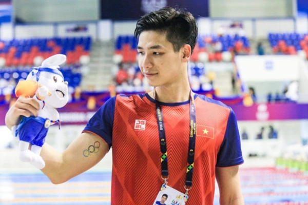 ‘Hoàng tử làng bơi’ Kim Sơn trong drama với Hoa hậu Ý Nhi có thật sự giỏi?