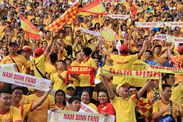 Một CLB V League bị cổ động viên quay lưng sau khi để thua trên sân nhà