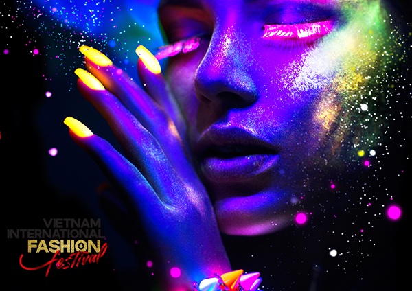 Gần 400 người mẫu sải bước trên sàn diễn Vietnam International Fashion Festival