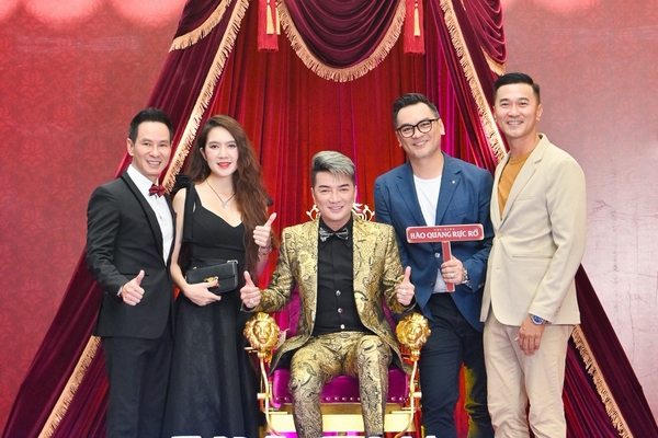 Đàm Vĩnh Hưng ra mắt phim điện ảnh, cả showbiz ‘tề tựu’ chúc mừng