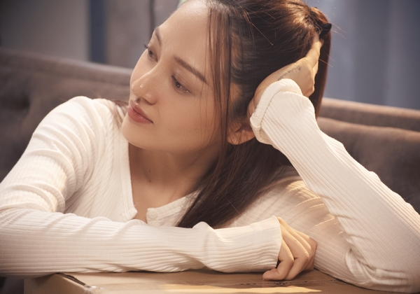 ‘Cô ấy của anh ấy’ chưa hạ nhiệt, Bảo Anh tiếp tục ra mắt ’20 25 30′