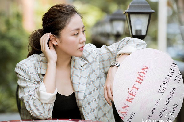 Fans bức xúc khi Văn Mai Hương lấy chuyện kết hôn để PR MV mới