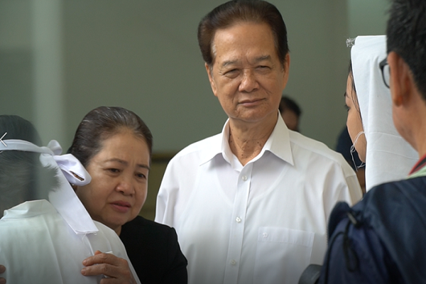 Nguyên Thủ tướng Nguyễn Tấn Dũng đến viếng NSUT Nguyễn Chánh Tín