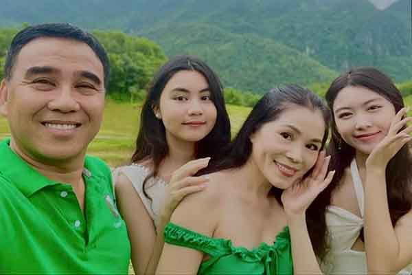 Tổ ấm ‘đáng mơ ước’ của MC Quyền Linh 