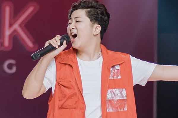 Câu chuyện đẫm nước mắt đằng sau nụ cười hồn nhiên của giọng ca nhí Sỹ Luân 