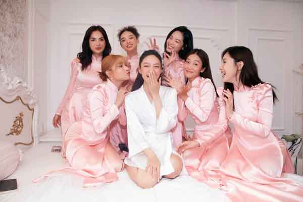 Hội nhà gái xinh đẹp khiến fans trầm trồ trước đám cưới Minh Hằng
