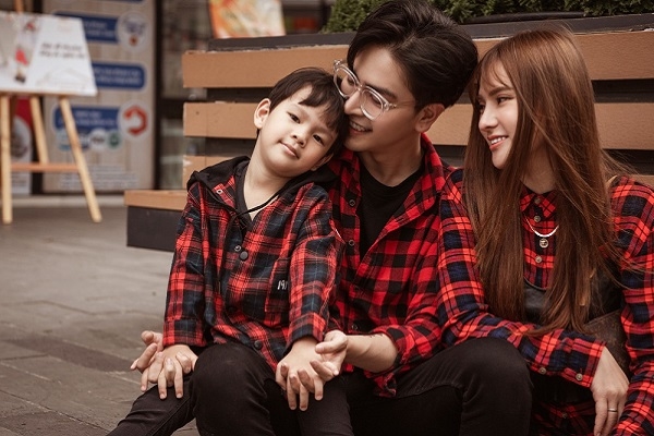 Hậu sóng gió, Thu Thủy khoe bộ ảnh gia đình hạnh phúc bên nhau