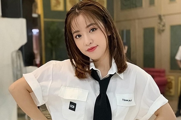 Puka diện đồ học sinh, fans liền hỏi: ‘Em gái học lớp mấy rồi?’