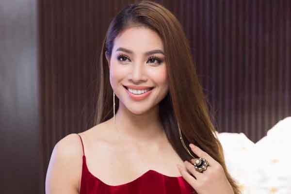 Bị đồn bầu bí, Phạm Hương khoe vóc dáng cực ‘chuẩn chỉnh’