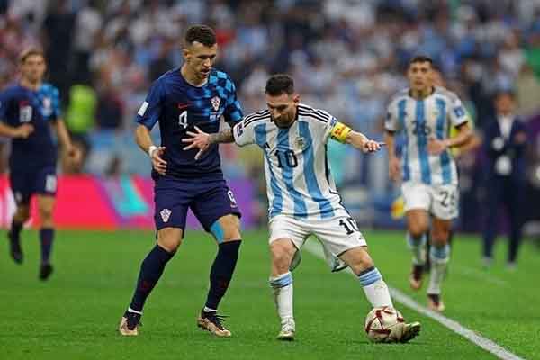 Croatia thất bại trước Argentina do ‘tự đâm’ chân mình