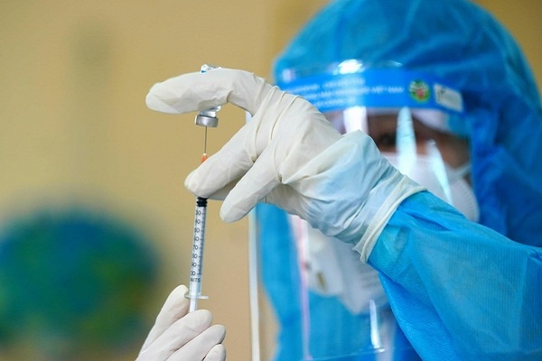 CDC khuyến nghị mọi người từ 6 tháng tuổi trở lên tiêm vắc xin Covid-19 mới