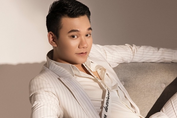 Khắc Việt làm liveshow miễn phí cho sinh viên nhân kỷ niệm 10 năm ca hát