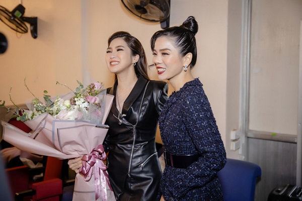 Lệ Quyên phát ngôn bất ngờ khi Hương Tràm bỏ showbiz