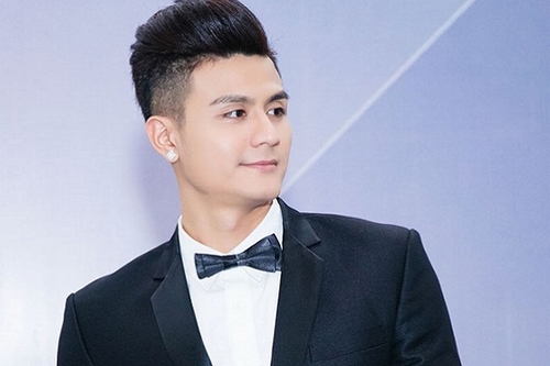 Fans ‘bấn loạn’ khi thấy Vĩnh Thụy hát chẳng thua ca sĩ chuyên nghiệp