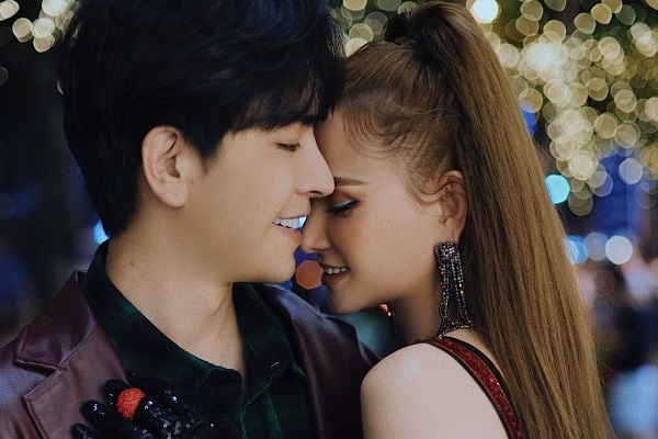 Thu Thủy khoe thân hình quyến rũ, bốc lửa bên chồng trẻ