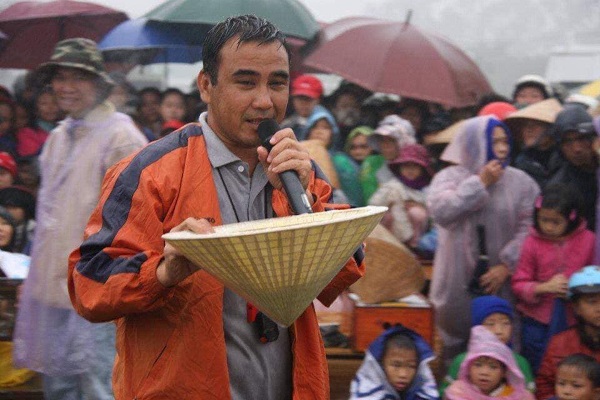 Đạo diễn ‘Vượt lên chính mình’ nhắn nhủ MC Quyền Linh: ‘Đừng dừng lại’