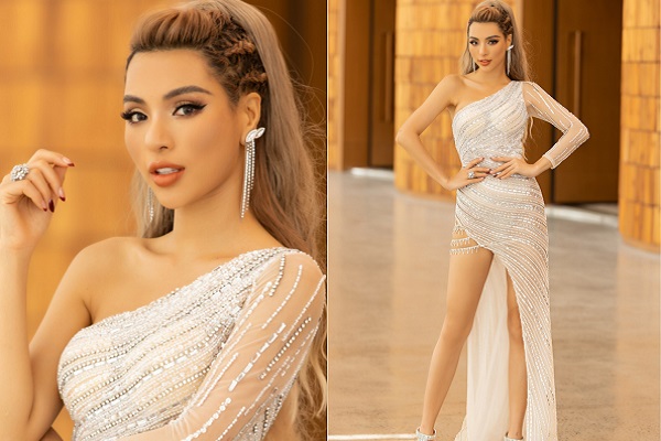 Khả Trang diện váy xẻ tà cao vút, khoe ‘đôi chân dài tới nách’