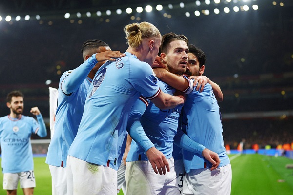 Thắng Arsenal, Man City đòi lại ngôi đầu từ chính đổi thủ