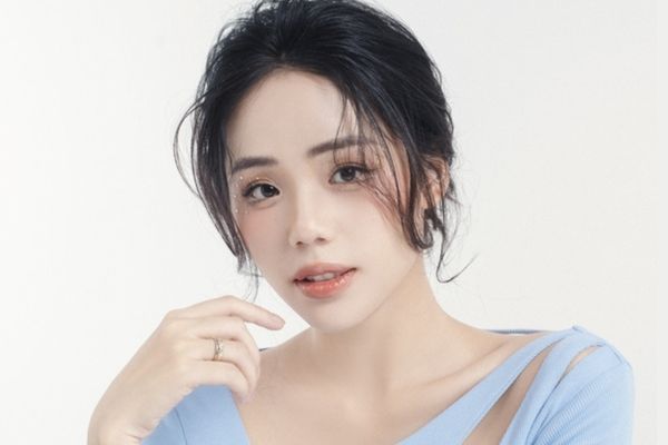 Hương Ly khoe nhan sắc xinh đẹp không tì vết