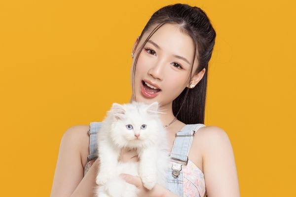 AMEE tạo trend ‘meo meo’ với ‘Ưng quá chừng’