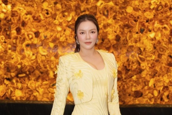 Lý Nhã Kỳ thanh lịch dự tiệc ngoại giao