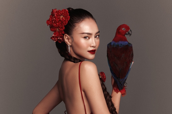 Ninh Dương Lan Ngọc gợi cảm trong sắc đỏ