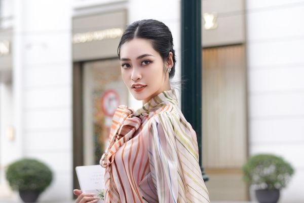 Hoa hậu Nông Thúy Hằng ‘lấn sân’ MC