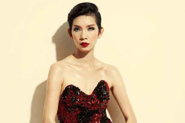 Xuân Lan đưa các mẫu nhí diễn thời trang trên cây cầu gỗ 100m